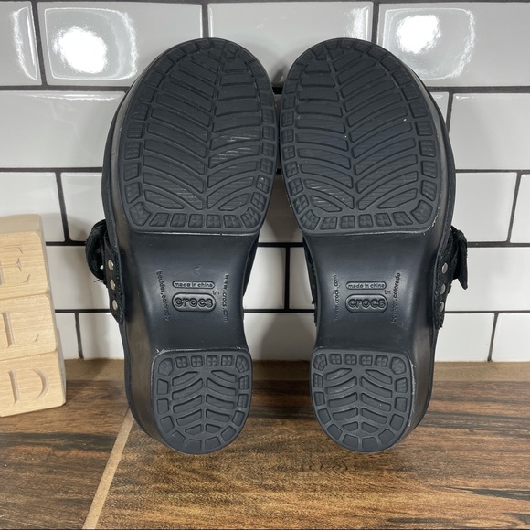 CROCS Cobbler Buckle Black Leather Cushioned Clogs - Picture 8 of 13